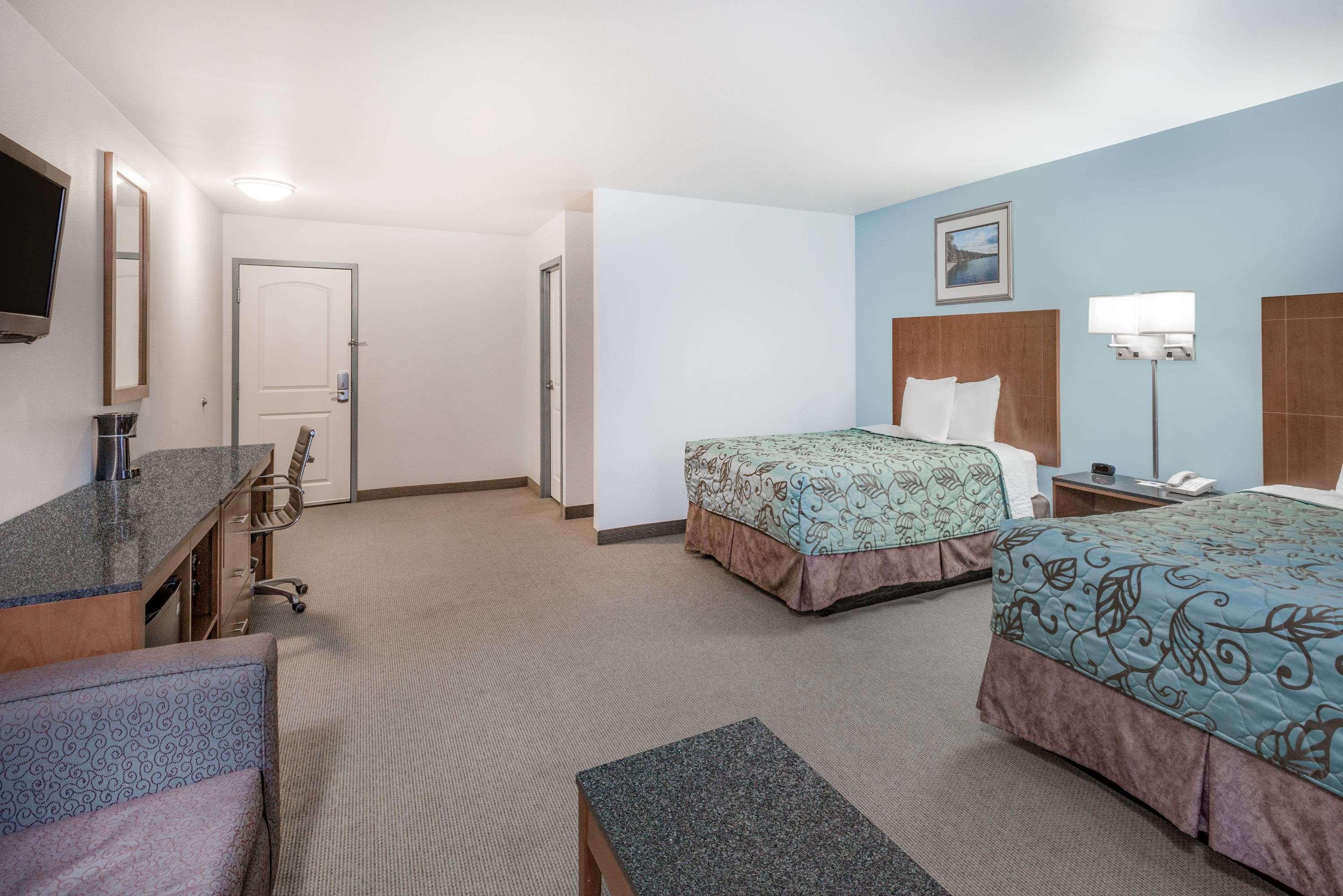 Hotel Days By Wyndham Watertown Drum 2*